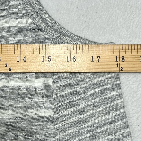 Vince. 100% Linen Tank Top Women's M Gray Striped Scoop Neck Designer NWT - Picture 7 of 17